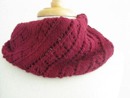 K844-Precious Ruby Cowl