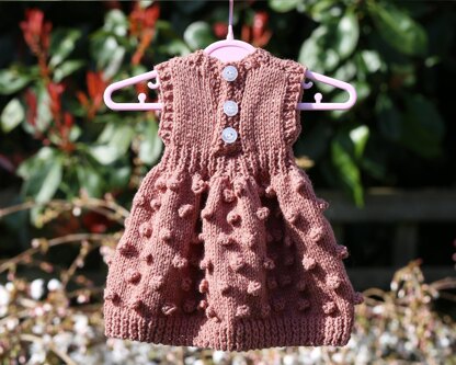 P124 Dolls Dresses Knitting Pattern (no 124)