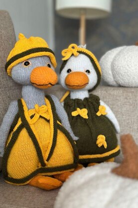 Knitting toy clothes for goose