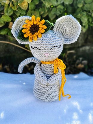 Country Mouse Decor