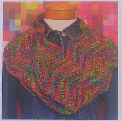 Zig Zag Cowl