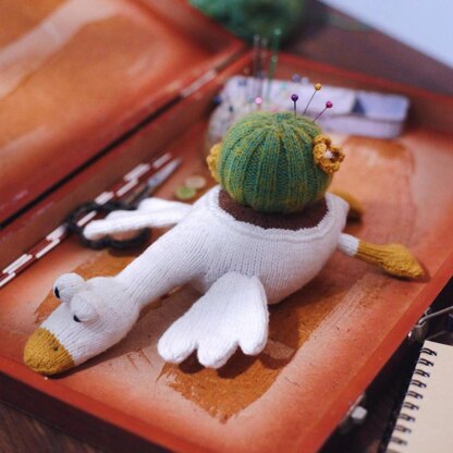 Duck planter/ duck pot with cactus (pin cushion)