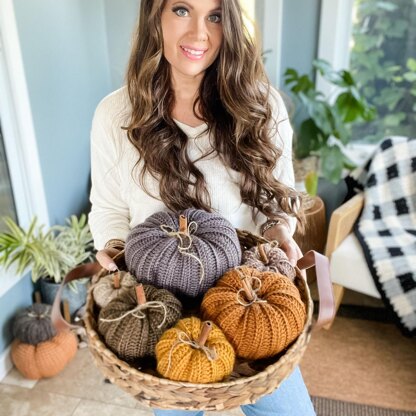 Country Harvest Ribbed Pumpkins