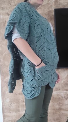 Spiral hexagon pocket scarf