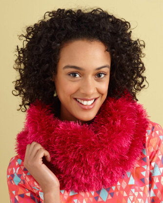 Cushy Fur Cowl in Lion Brand Fun Fur - L0734E