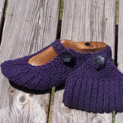 Travel Mary Jane Pocket Slippers - knitting pattern