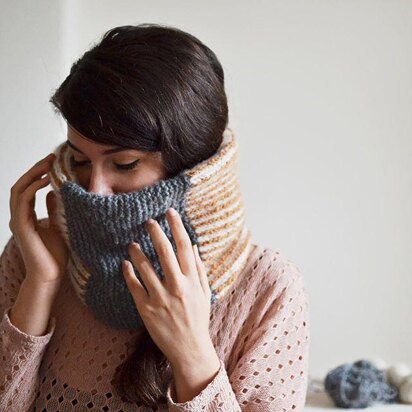 Simple brioche & garter cowl