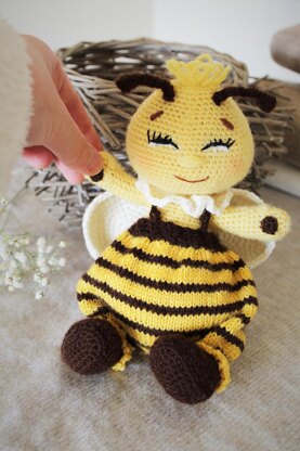 Bee toy Knitting Crochet pattern by Ekaterina Borisova