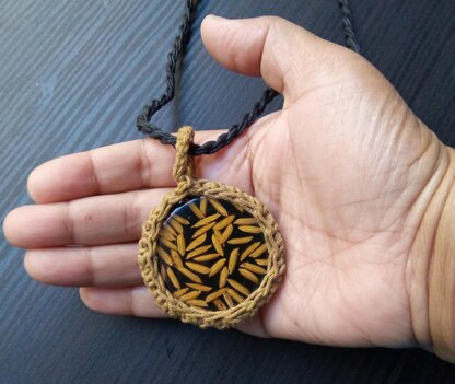 Grain Of Earth Pendant Necklace | Crochet Pattern