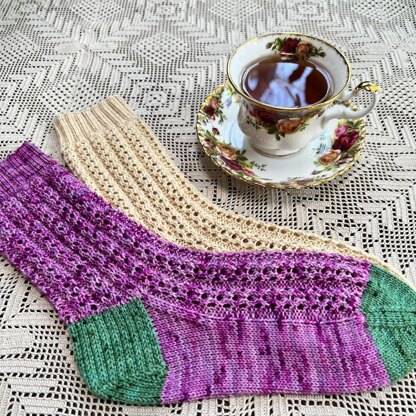 Trailing Roses Socks