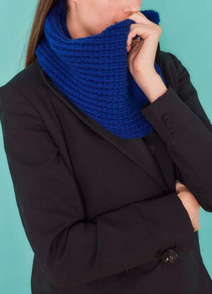 "Snowdrift Cowl" - Cowl Knitting Pattern in Paintbox Yarns Simply Chunky