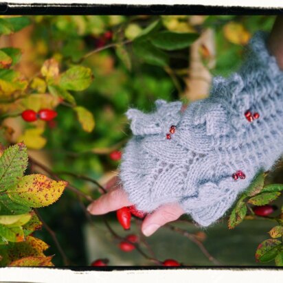Little Saplings Mitts - knitting pattern