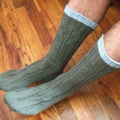 Love Knot Socks - knitting pattern