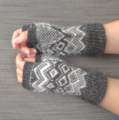 Supersoft Alpaca Geometric Mitts