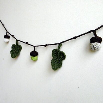 Acorn  and leaf lariat garland decoration