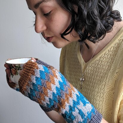 Kiss Kiss Mitts - knitting pattern