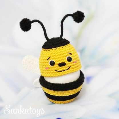 Easter agg cover - bee