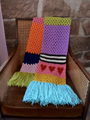 Dopmaine crochet scarf