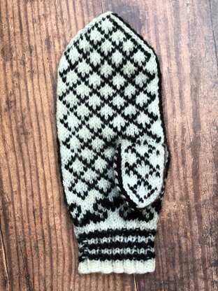 Blossoms Selbu Mittens