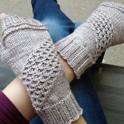 Hot Cross Mitts - knitting pattern