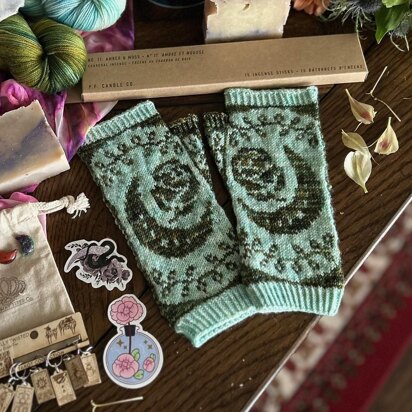 Flower Moon Mitts - knitting pattern