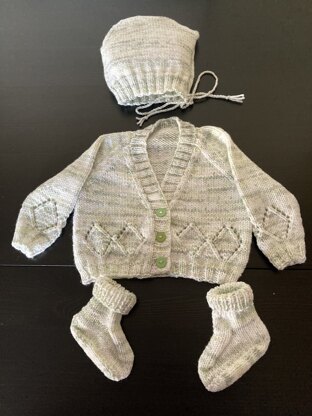 Baby cardigan with diamond motif