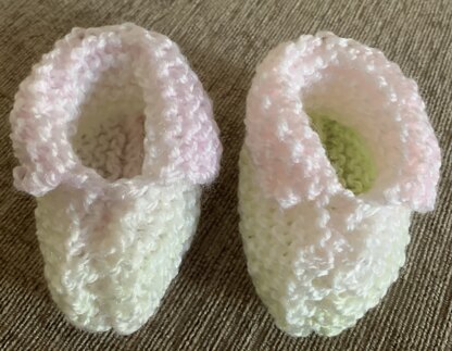 Simply Booties in Caron Simply Baby - Downloadable PDF