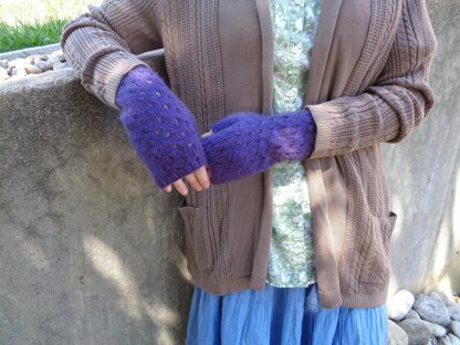 Eyelet Fingerless Gloves