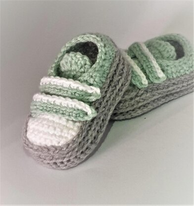 Baby sneaker bootie crochet pattern