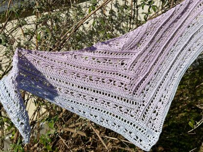 Flat Triangular Scarf "Opora"