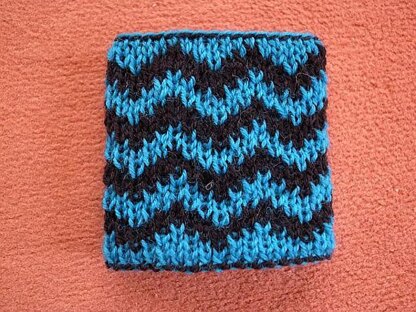 Reversible Zigzag wristlet