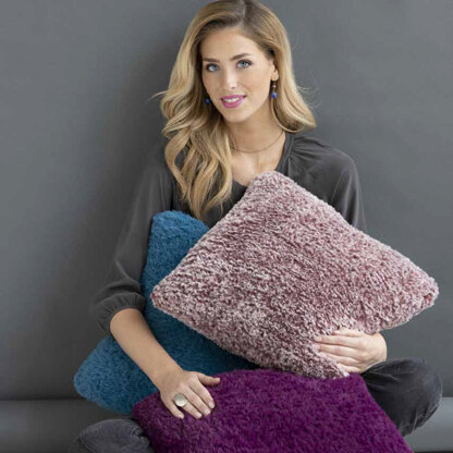 Knitting Fever Everly Pillows PDF