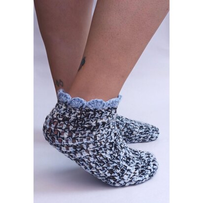 Cute Cuffs crochet socks shells