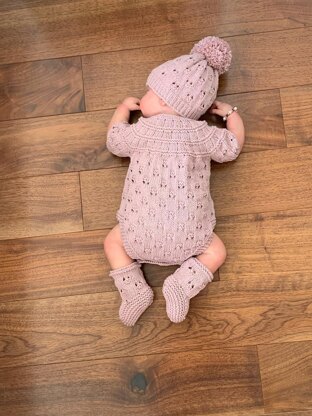 'Pippin' 3 Piece set with 8 sizes from Premature to 24 Months