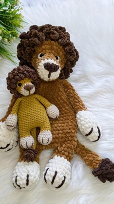 Crochet snuggler pattern, crochet lion baby lovey blanket pattern