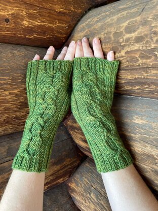 Reflejada Fingerless Mitts