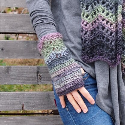 Everyday chevron fingerless mittens