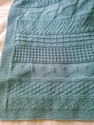 Hearts & Stars Baby Blanket Knitting pattern by ellie woods designs