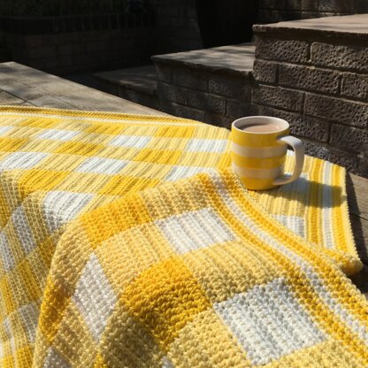 Gingham Picnic Blanket Crochet pattern by Chloe Bailey LoveCrafts