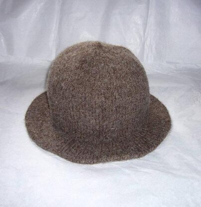 Broad brimmed monmouth cap