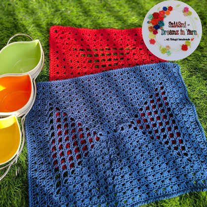 Peek-a-Twist Table Placemat