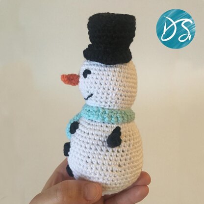 Snowy the Snowman Amigurumi