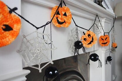 Spooky Bunting