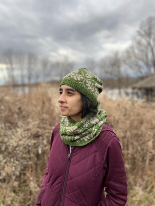 Acorn and Oak Cowl (Knit)