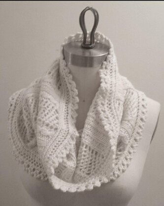 Bella bee cowl