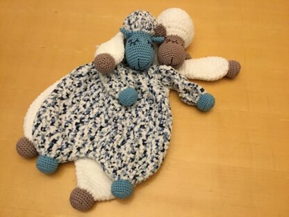 Sleepy sheep comforter blanket