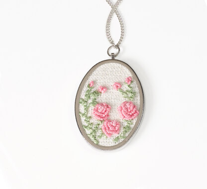 DMC Oval Pendant to embroider with Coton Perlé Embroidery Kit - 5 x 3.5 cm