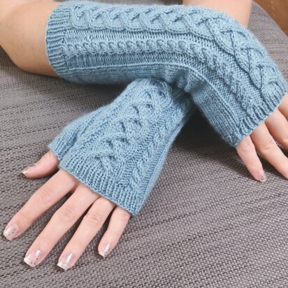 Alternating Rib & Twist Cable Mitts