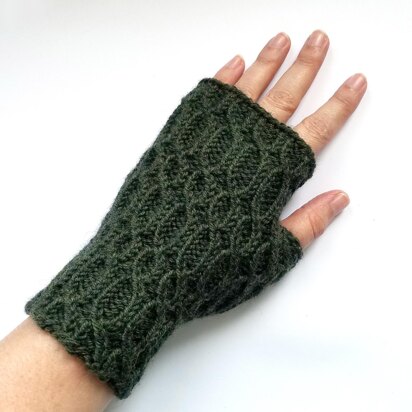 Ironwork Mitts - knitting pattern