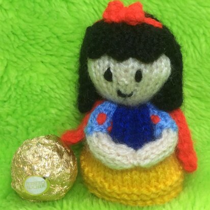 Snow White Ferrero Choc Cover - knitting pattern